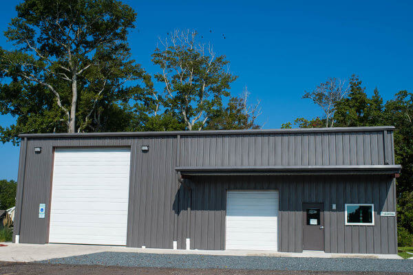 Fresh Catch Seafood 57 Harbor Rd. in Wanchese, NC packaging and retail fresh seafood